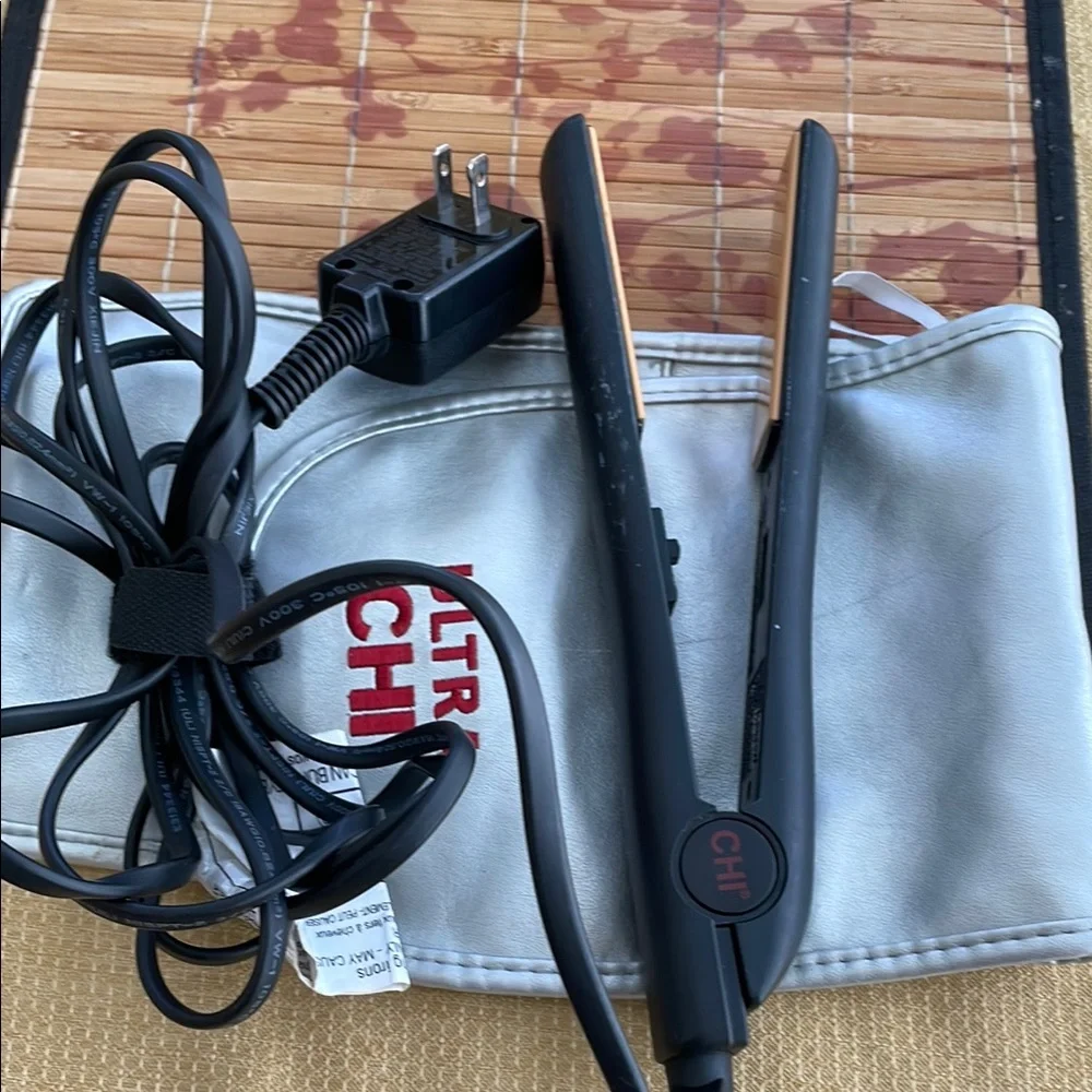 CHI Hair Straightener - Picture 4 of 9